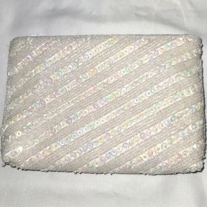 Accessory Lady white beaded clutch bag
